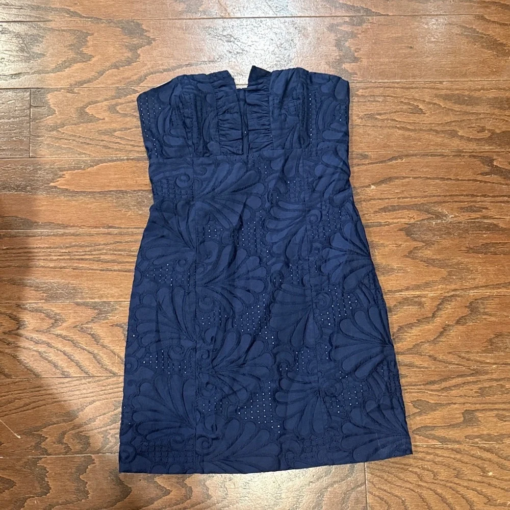 Lilly Pulitzer navy Frankie Dollop of Scallops strapless eyelet dress, size 2 - Picture 3 of 9